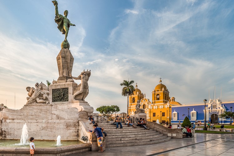 Plaza de Armas - Huanchaco/Trujillo - Peru